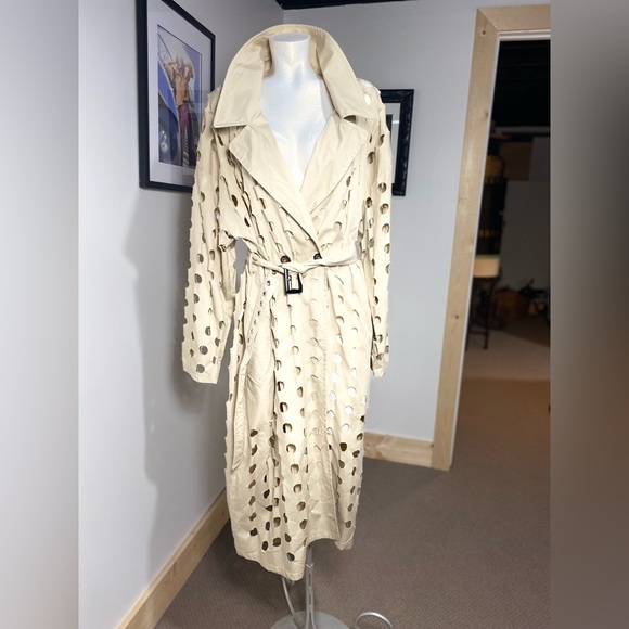 Elegant Beige Trench Coat 3x can be more like a large it’s an awesome jacket so - Picture 2 of 9
